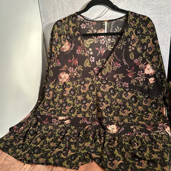 Free People | Small Floral Tunic Blouse - black pink green 100% polyester - Picture 4 of 8